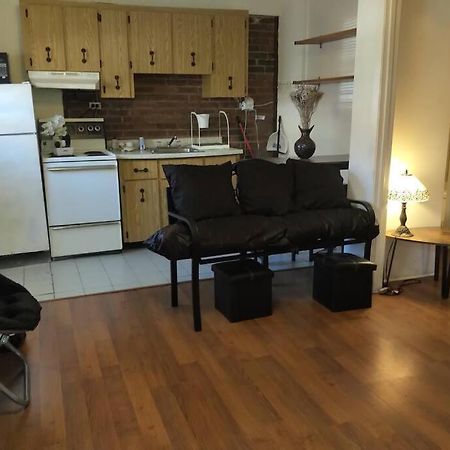 Awesome Cozy 1 Bedroom Coachhouse โตรอนโต ภายนอก รูปภาพ