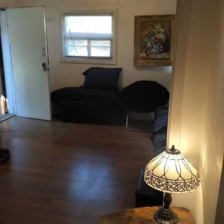 Awesome Cozy 1 Bedroom Coachhouse โตรอนโต ภายนอก รูปภาพ