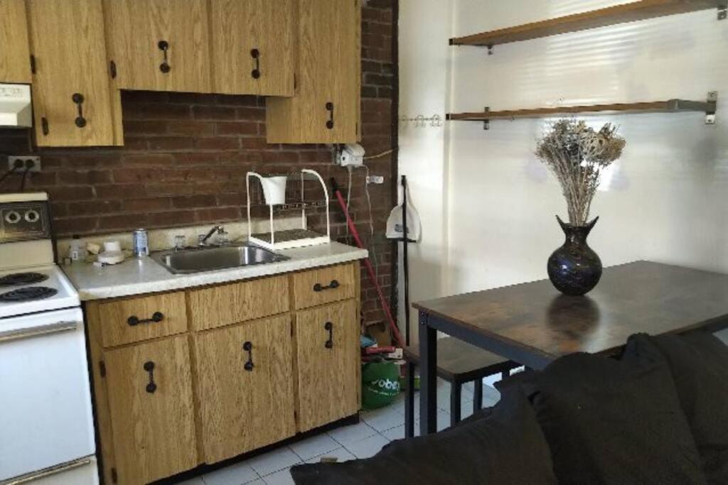 Awesome Cozy 1 Bedroom Coachhouse โตรอนโต ภายนอก รูปภาพ