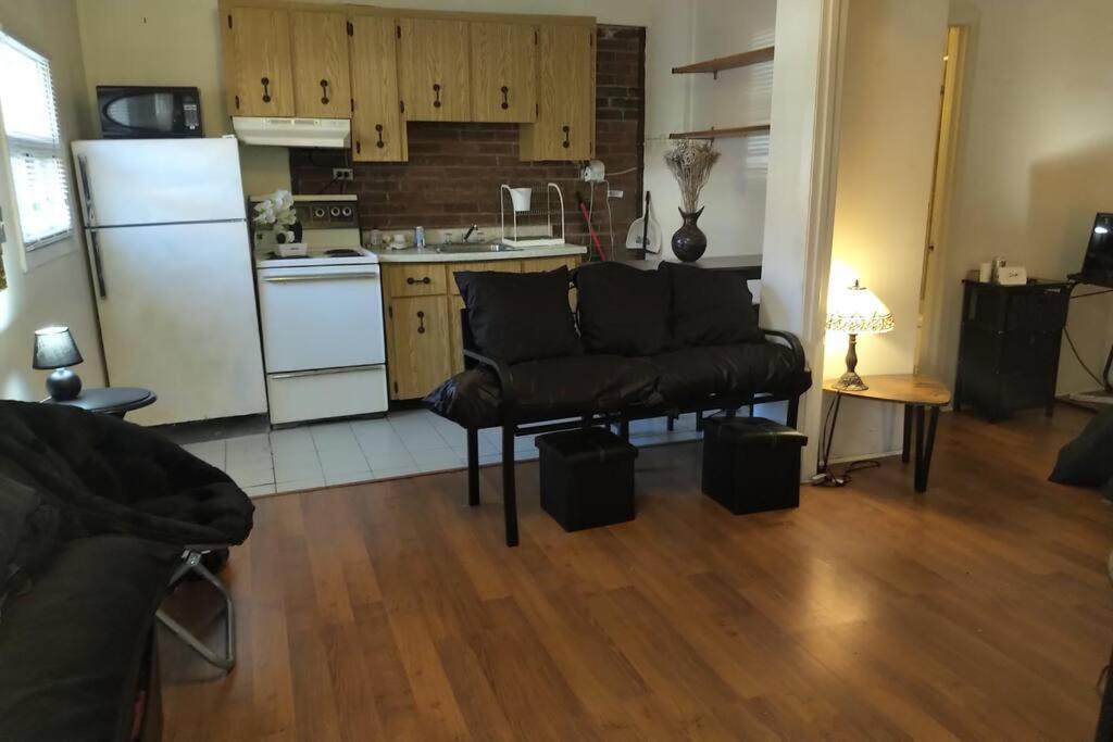 Awesome Cozy 1 Bedroom Coachhouse โตรอนโต ภายนอก รูปภาพ