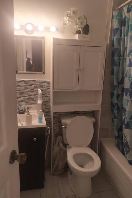 Awesome Cozy 1 Bedroom Coachhouse โตรอนโต ภายนอก รูปภาพ