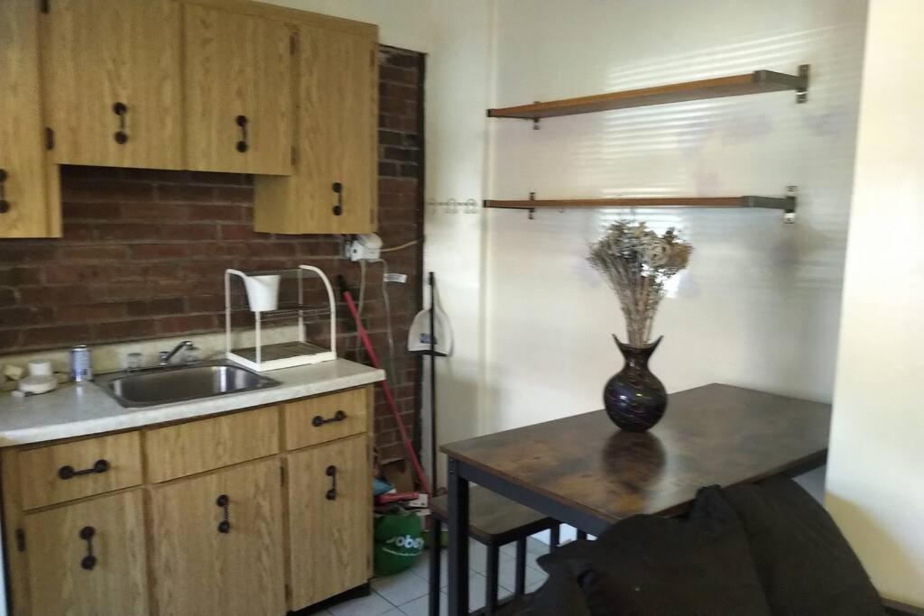 Awesome Cozy 1 Bedroom Coachhouse โตรอนโต ภายนอก รูปภาพ
